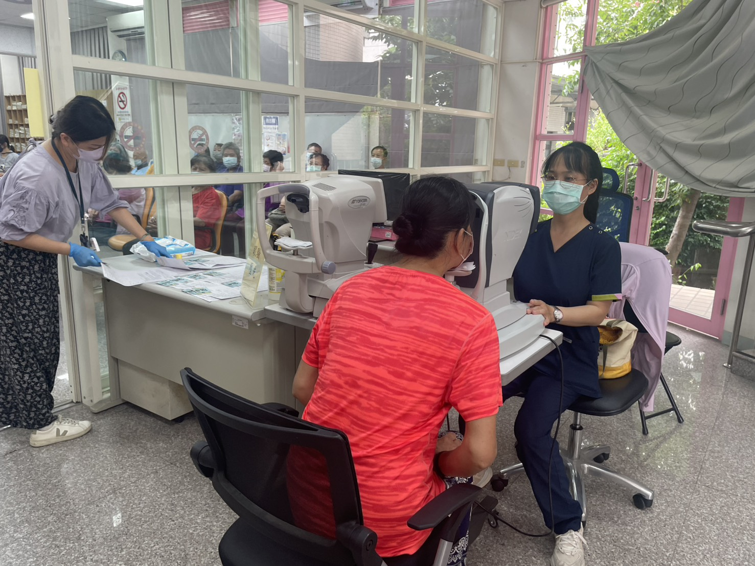 114年7月4日麗睛專案~協助民眾檢查眼睛讓大家眼睛亮晶晶 相本