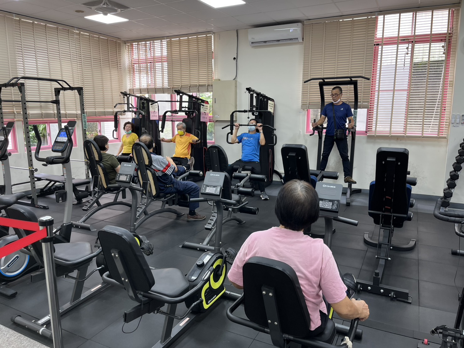114年8月4日外棉下著大雨,仍不減民眾熱情~參加不老健身房運動 相本
