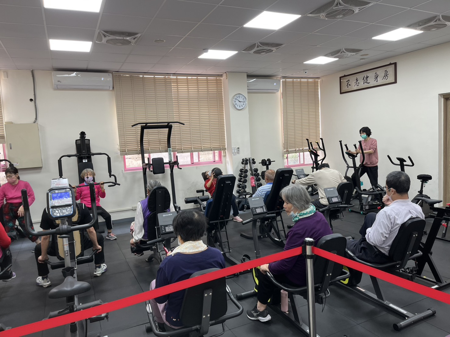 114年12月8日不老健身房民眾踴躍參加認真健身! 相本