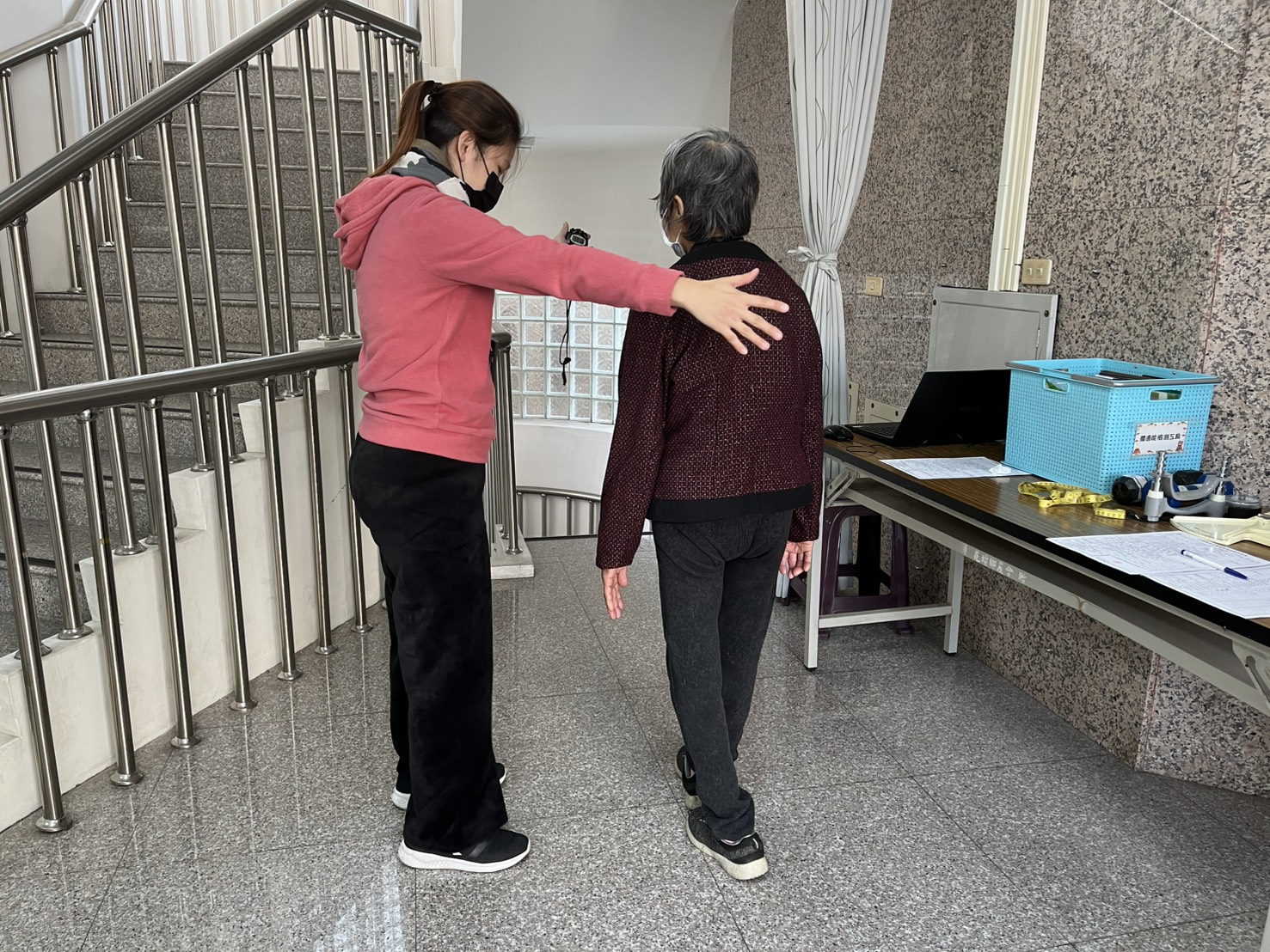 115年1月5日照服員協助民眾體能檢測 相本