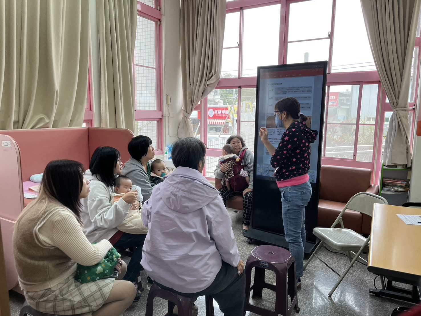 115年3月10日護理師衛教民眾產後育嬰餵母奶注意事項 相本